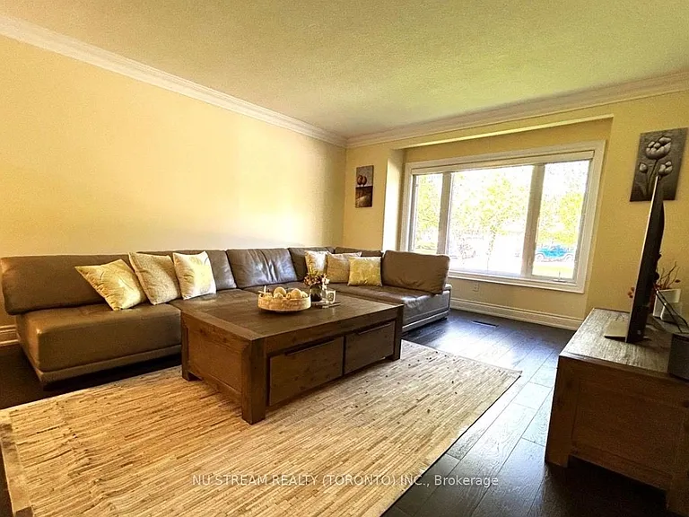 31 Ashfield Dr — Photo 17