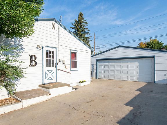 3rd image of 114 Anamosa St