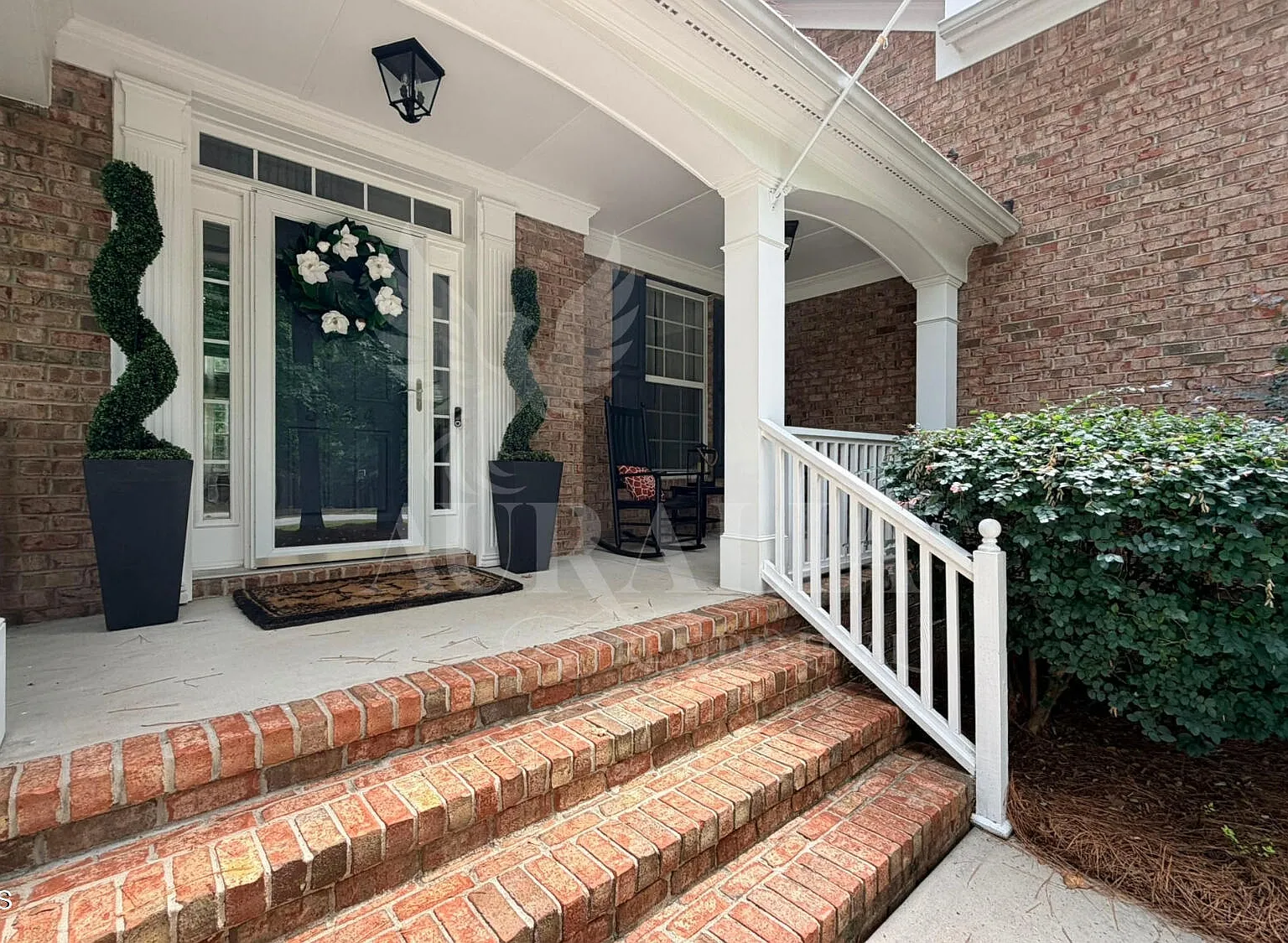 4 bed, 2.5 bath, 3955 sqft, $5,200 — Photo 3