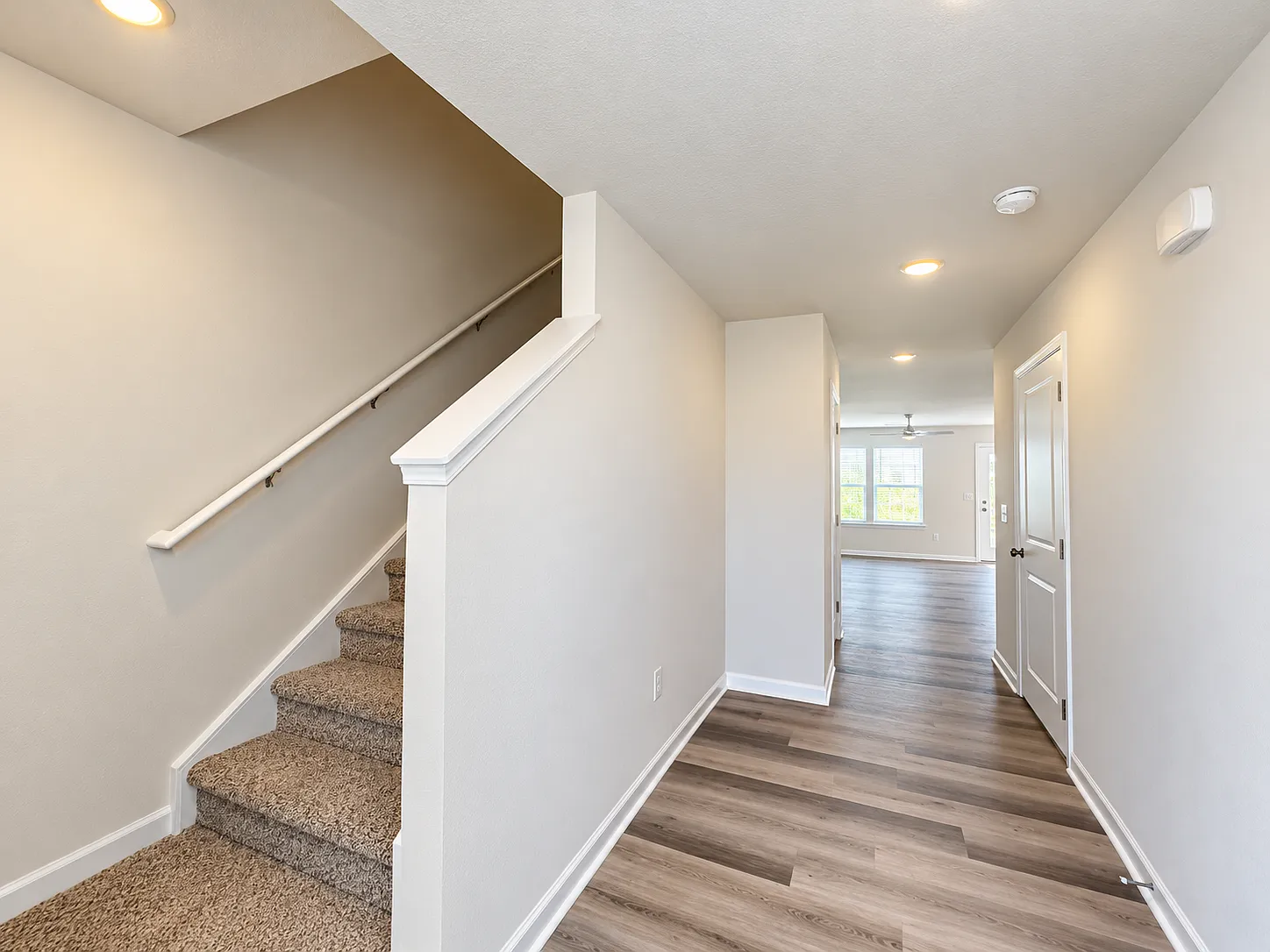 3 bed, 2.5 bath, 1583 sqft, $1,800 — Photo 2