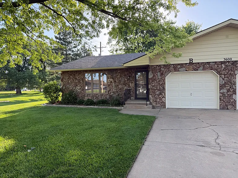 3600 A & B Radcliffe Ter #B — Photo 1
