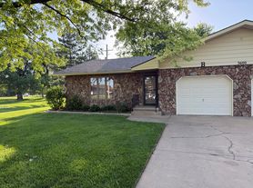 3600 A & B Radcliffe Ter, Hutchinson, KS