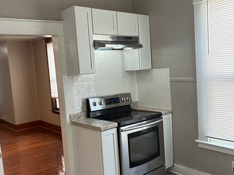 3228 Seneca St — Photo 5