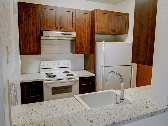 4th image of 39865 Cedar Blvd Unit 339