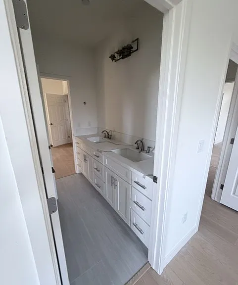 3226 Cambridge Rd — Photo 1