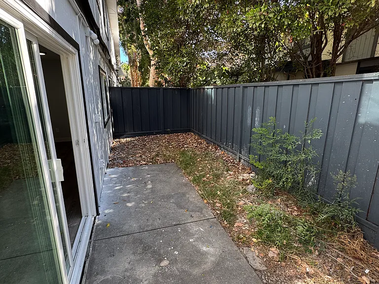 Silicon Valley Apartments — Photo 28