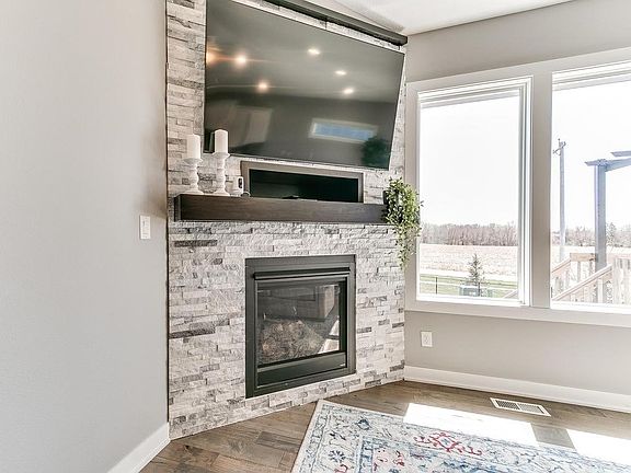 5th image of 70 SE Waddell Way