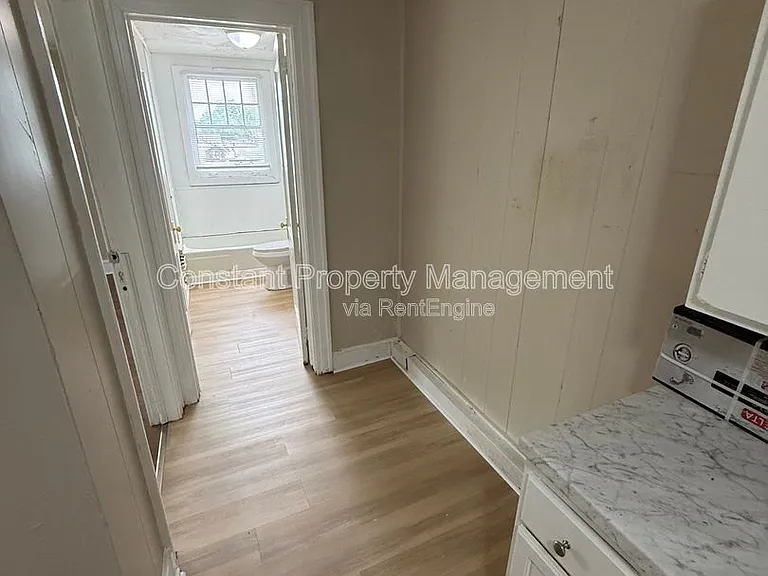 616 W Poplar St #2 — Photo 6
