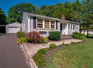 57 Serpentine Dr, Bridgeport, CT 06606
