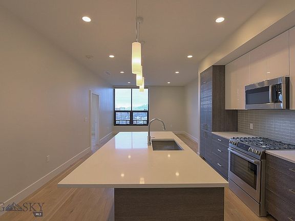 3rd image of 5 W Mendenhall St #423