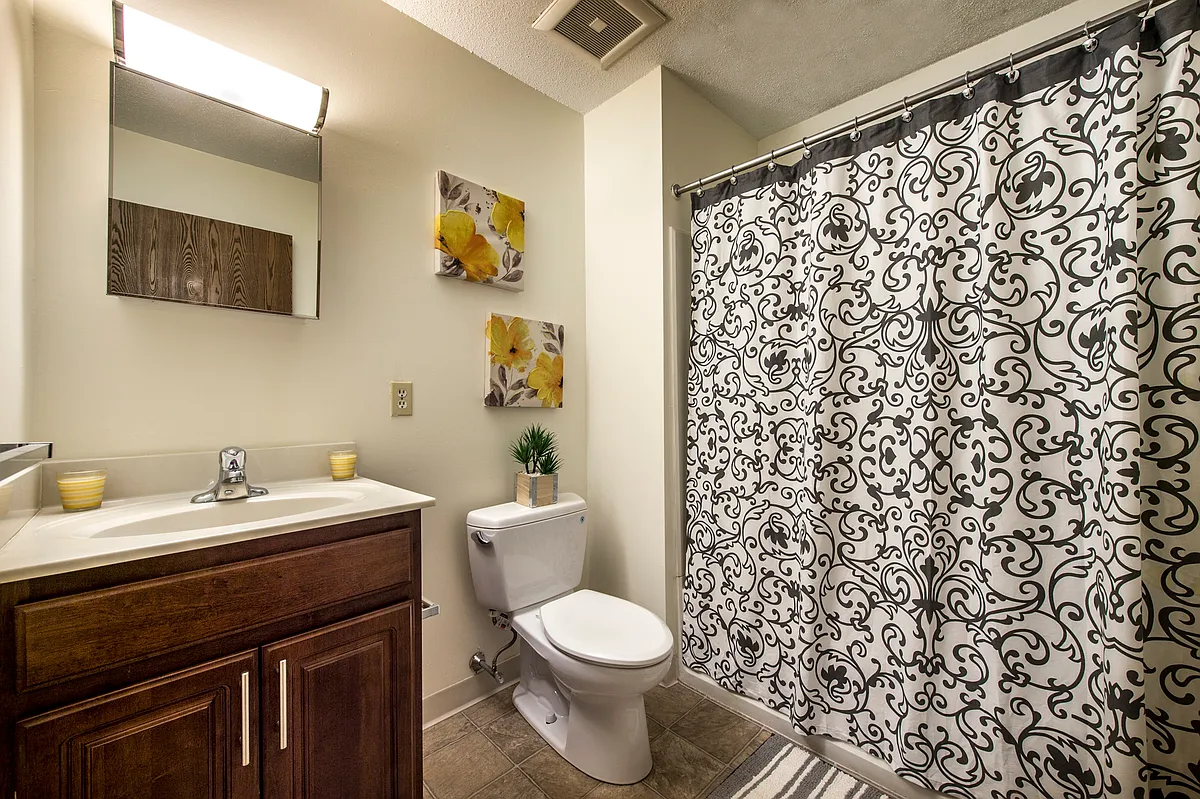 Full Bathroom - Mill Valley Estates