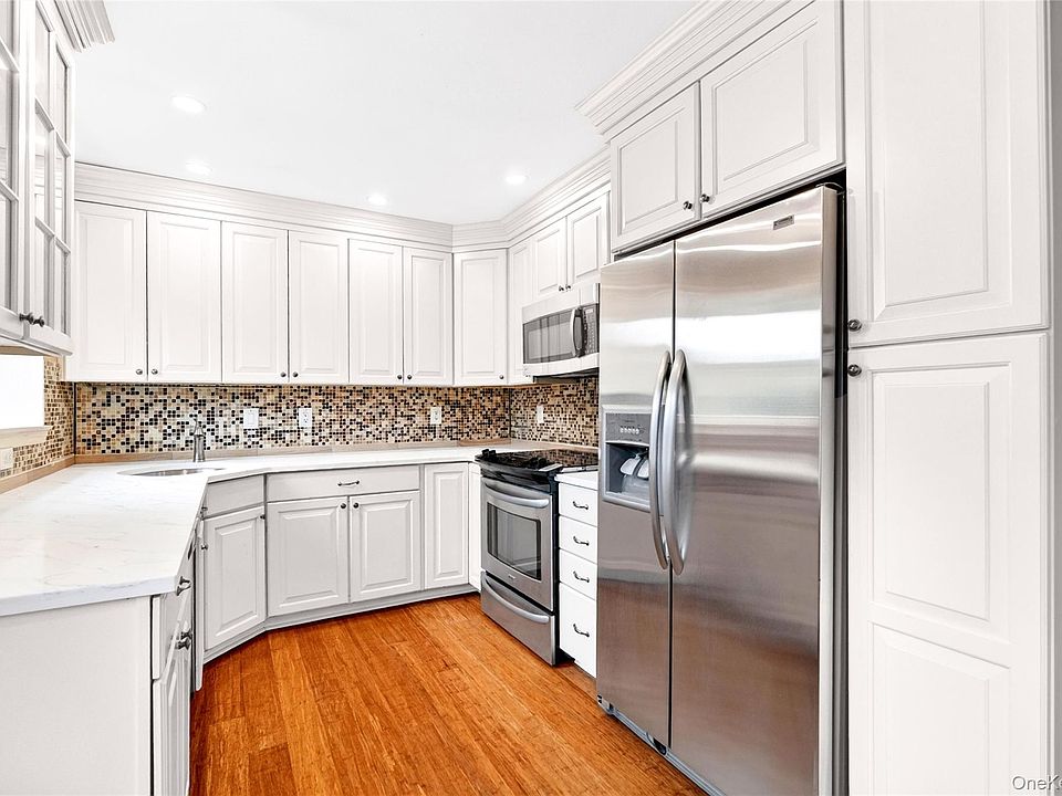 1st image of 972 Sierra Vista Ln