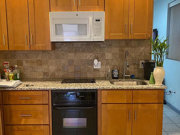 3rd image of 1425 Jackson St Floor 1