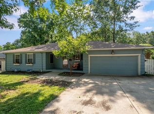 7765 Roe Ave, Prairie Village, KS 66208