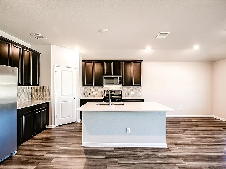 1601 Longhorn Ranch Dr — Photo 9