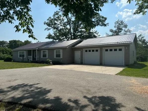 5867 N Woodbridge Rd, White Cloud, MI 49349