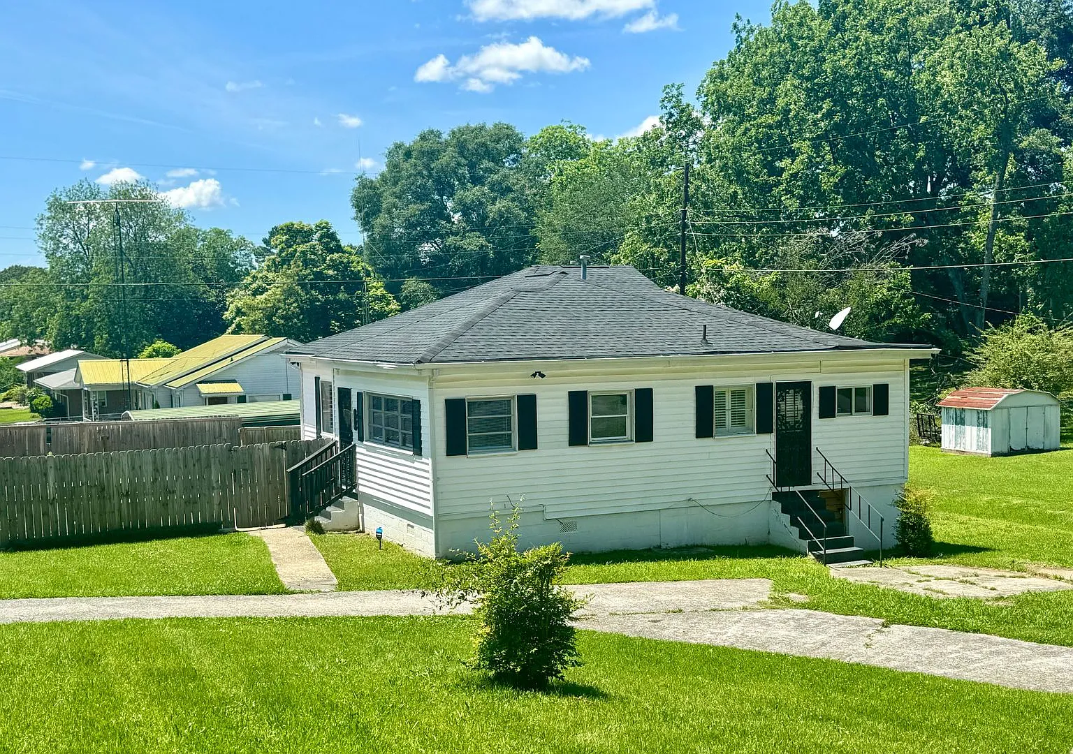 Charming Renovated Home with Private Pool! — Photo 1