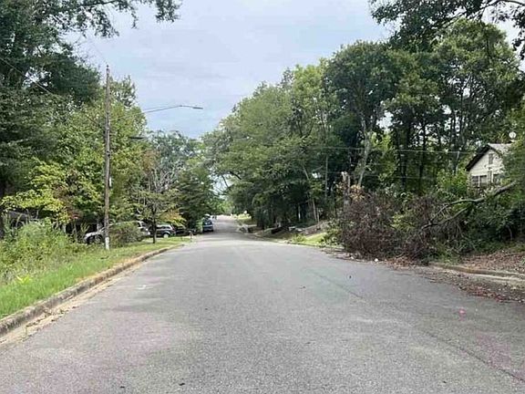 Exterior Neighborhood (street photo)