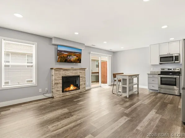 94 Crystal Springs Rd, Linn Creek, MO 65052