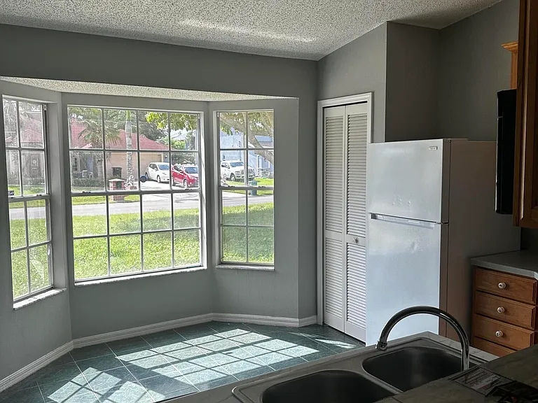 1021 SW Dubois Ave — Photo 5