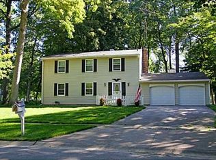 5418 Campden Dr, Sylvania, OH 43560