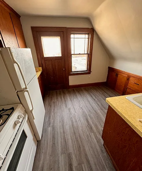 2229 1/2 Blake Ave #2 — Photo 1