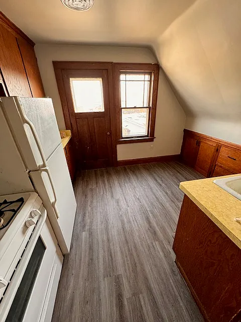 2229 1/2 Blake Ave #2