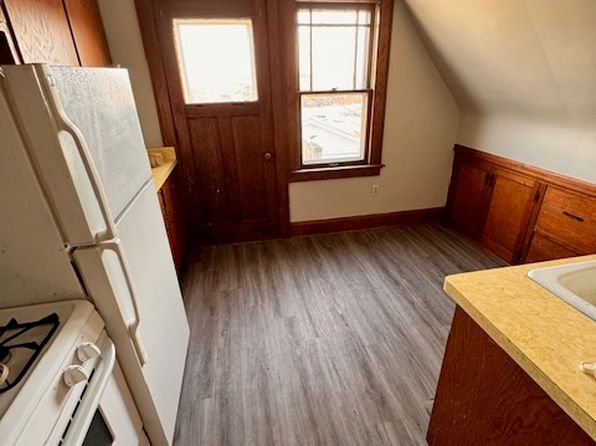 2229 1/2 Blake Ave #2, Racine, WI 53404 – 2-bedroom rental in Racine