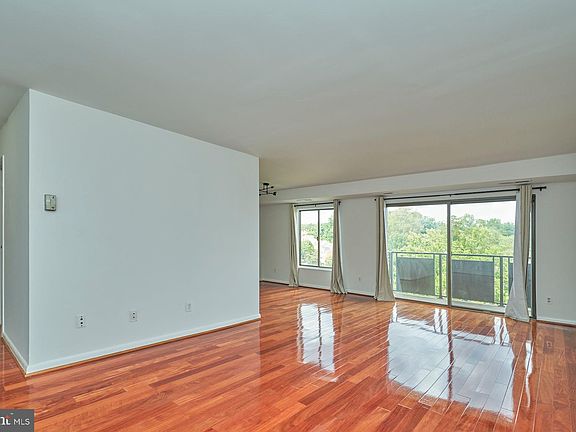 3rd image of 6001 Arlington Blvd APT 804
