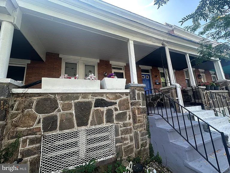 125 N Monastery Ave — Photo 2