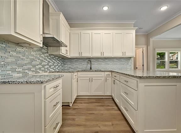 2nd image of 2421 Stewart Ave