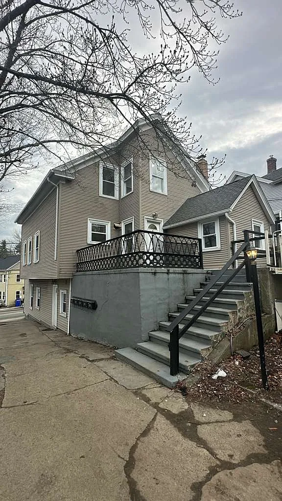 Building Photo - 72 Highland St #2F