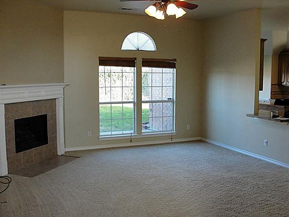 2nd image of 1606 Chateau Ln