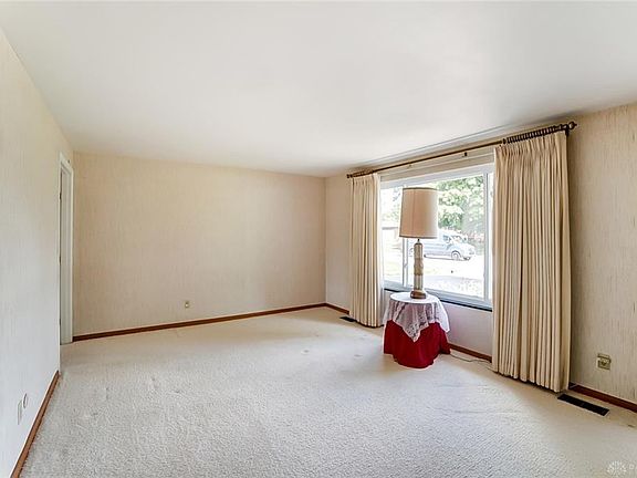 5th image of 536 Burgess Ave