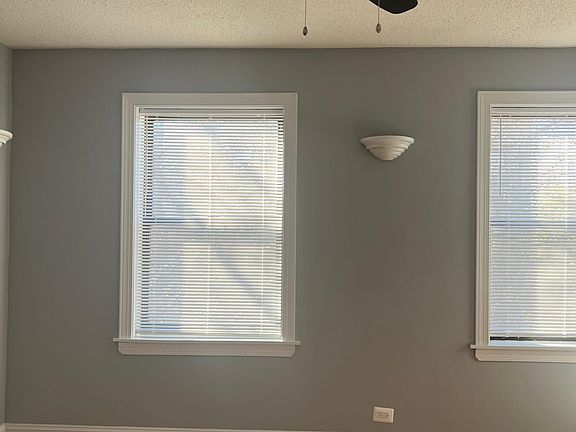 5th image of 2358 E 70th Pl APT 605