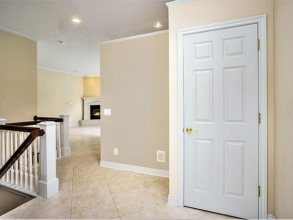 4th image of 1924 Autumn Crest Ln