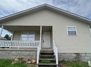 1214 Grove St, Carthage, MO 64836
