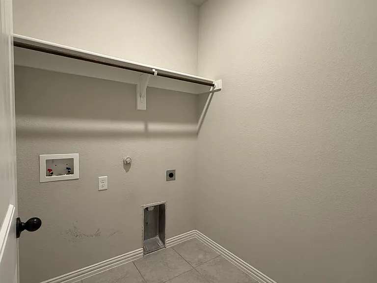 1717 Victoria Dr — Photo 33