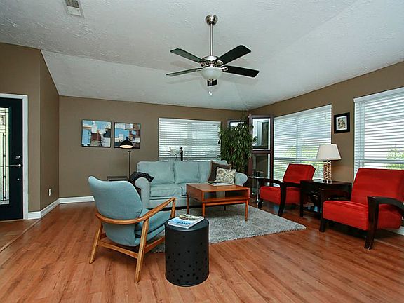 5th image of 16131 Queensdale Dr