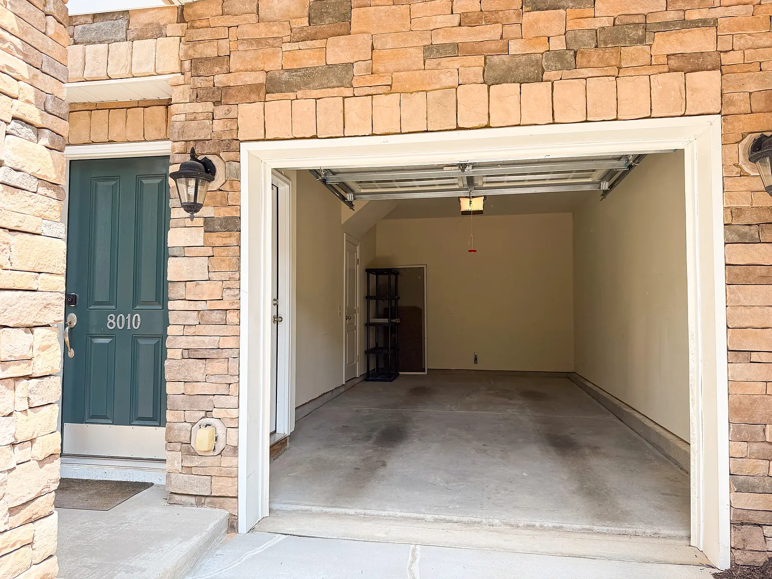 2 bed, 1496 sqft, $1,950 — Photo 2