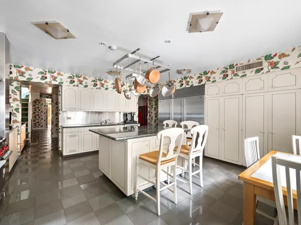 163 East 64th Street image 9 of 33