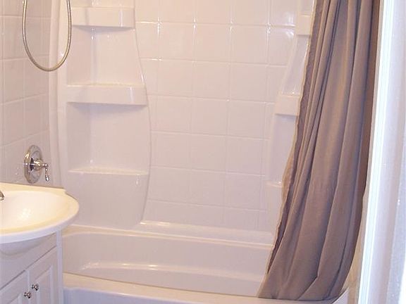 5th image of 1132 McKinley Ave
