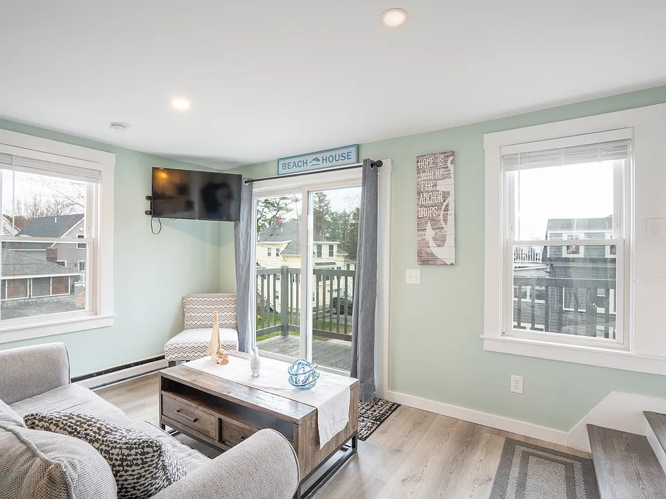 17 Tunis Ave #5