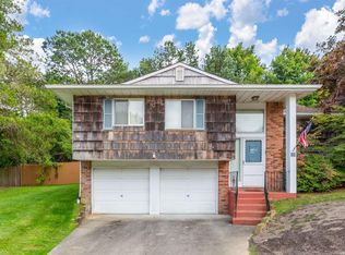 18 Bradley Dr, Shoreham, NY 11786