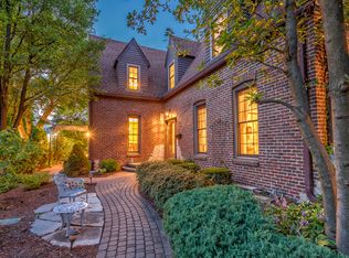 588 Turner Ave, Glen Ellyn, IL