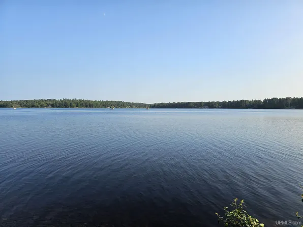 481 N Basin Dr, Ishpeming, MI 49849