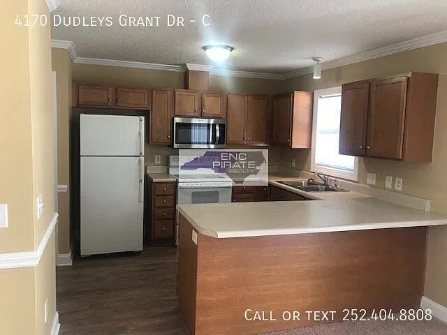 3 bed, 2.5 bath, $1,500 — Photo 3