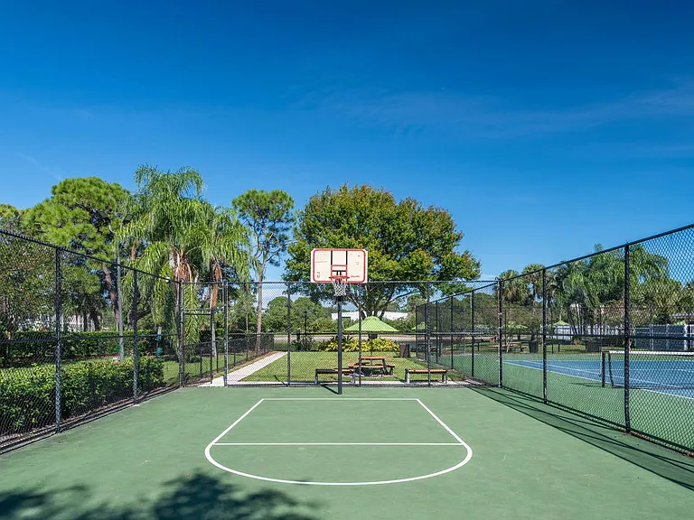 Lakeside Glen Apartments — Photo 42