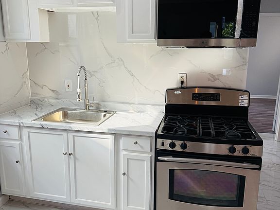 2nd image of 13-15 Finlay Pl #2L