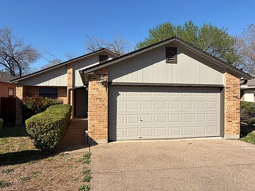 410 Village Ln Photo 1